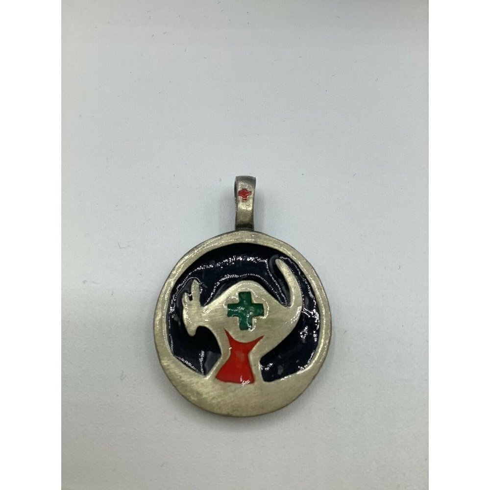 𝅺kangaroo and Cross pewter pendant